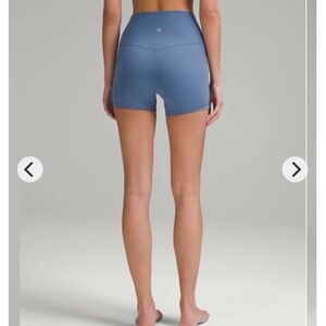 EUC Lululemon Align High-Rise Short 4"
Oasis Blue size 8